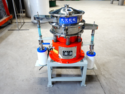 設(shè)計(jì)精巧耐用，網(wǎng)孔不堵塞、粉末不飛揚(yáng)，雜質(zhì)、粗料自動(dòng)排出