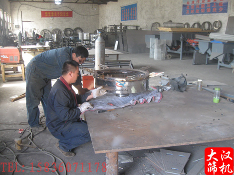 單側(cè)電機(jī)直排篩生產(chǎn)現(xiàn)場