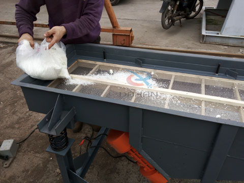 鋼纖維振動(dòng)篩試機(jī)現(xiàn)場(chǎng)