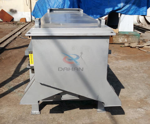 直線(xiàn)振動(dòng)篩出料口